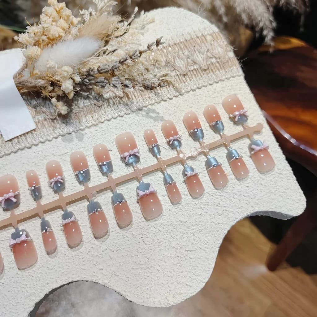 ブルーキャッツアイフレンチピンククリスタルリボン付け爪