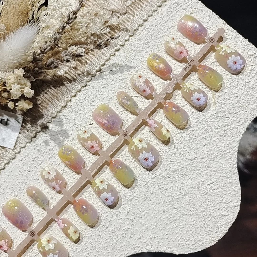 フローラル キャットアイ プレスオンネイル ショートバレリーナ形状
