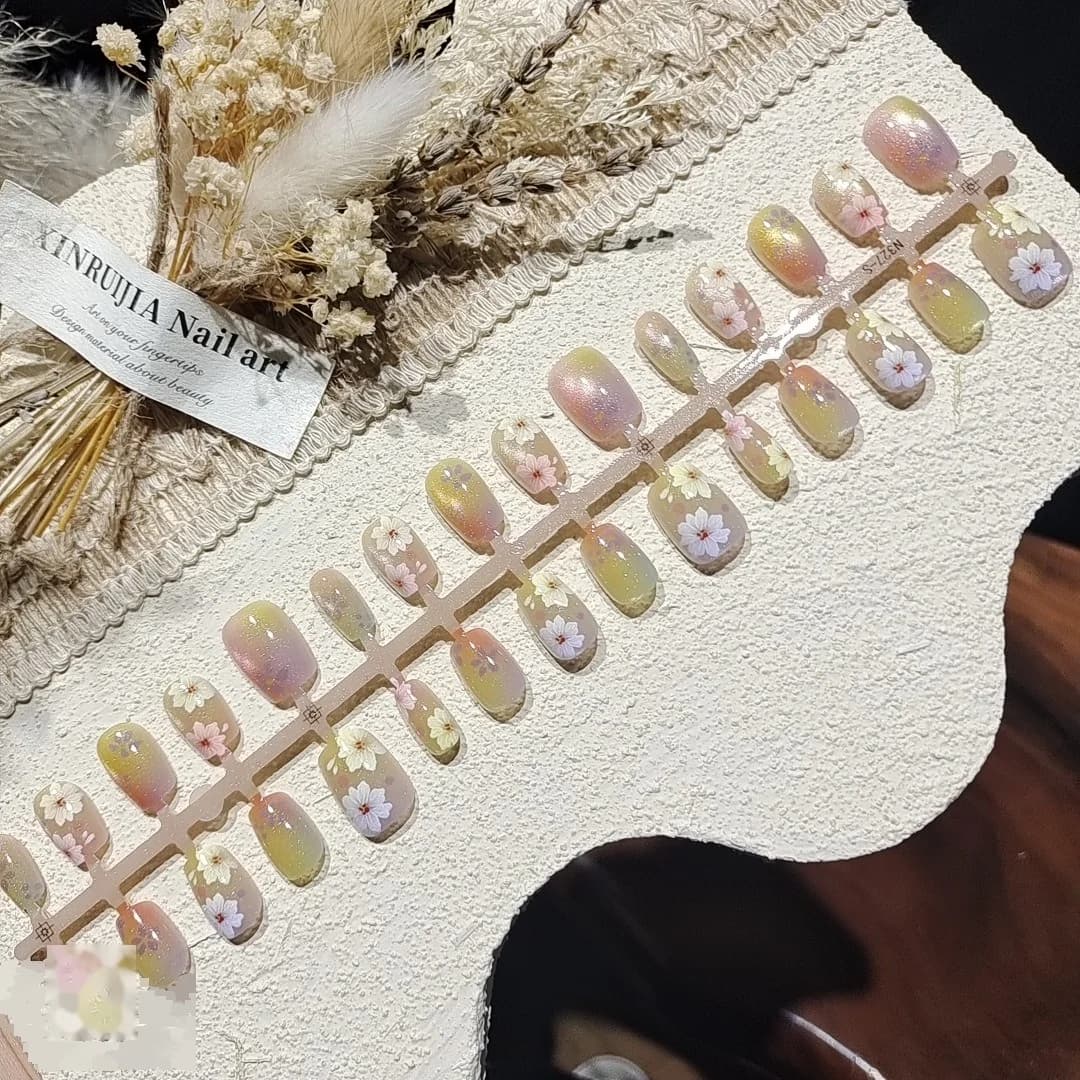 フローラル キャットアイ プレスオンネイル ショートバレリーナ形状