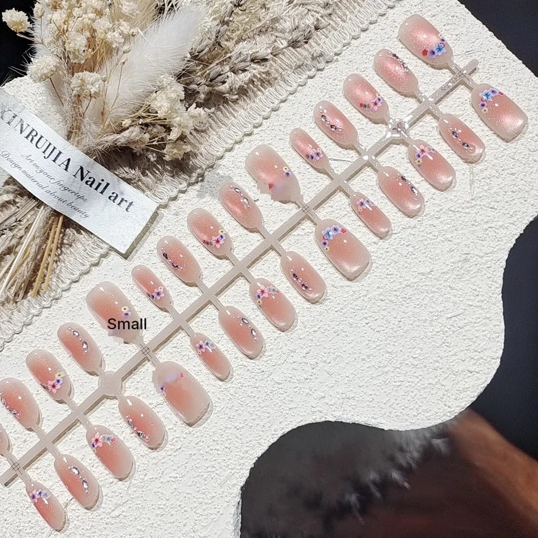 桜柄キャットアイラインストーン付きつけ爪